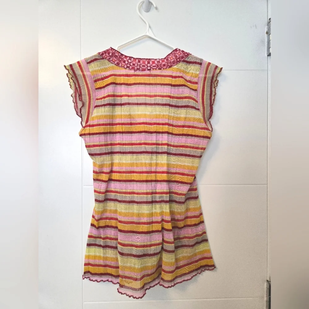 Patterned Mesh Top - Picture 3 of 3